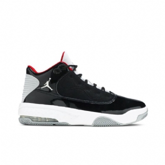 Air Jordan Max Aura 2 Svart Hvit Grå Rød Herresko