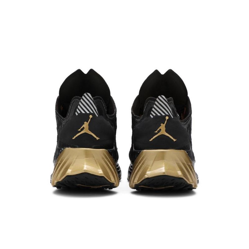 Air Jordan Zoom Trunner Ultimate Svart Gull Rød Herresko