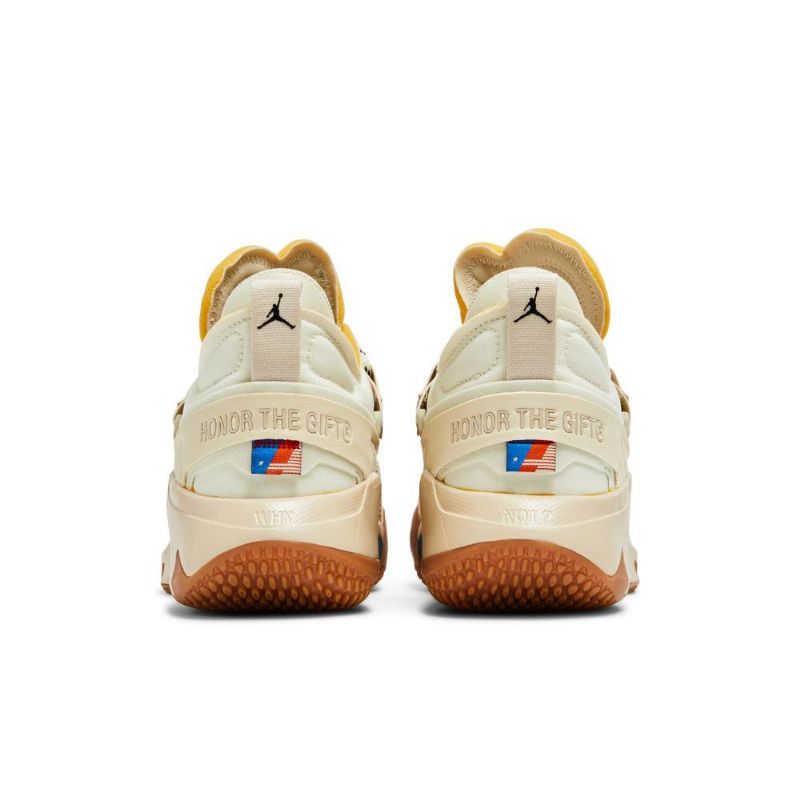 Air Jordan Hvorfor Ikke Zer0.5 Honor The Gift Beige Gull Herresko
